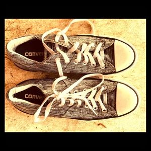 black n white converse tennis shoes